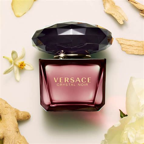 Versace Crystal Noir kolekcija .